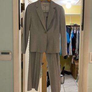Tahari grey suit jacket. Size 6 petite.